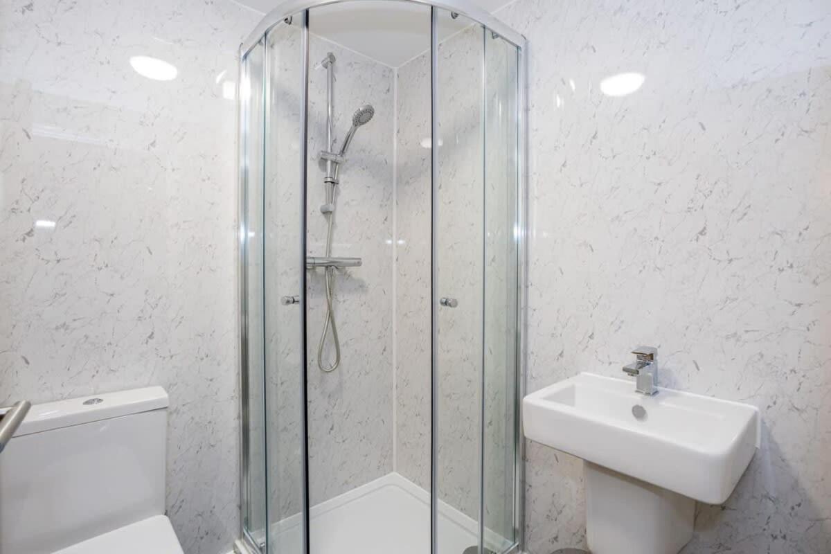 Charming 1 Bedroom Apartment in Leeds Leeds  Buitenkant foto